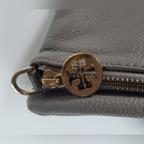 Tory Burch Bifold Clutch Gray Pebbled Leather - Picture 8 of 13
